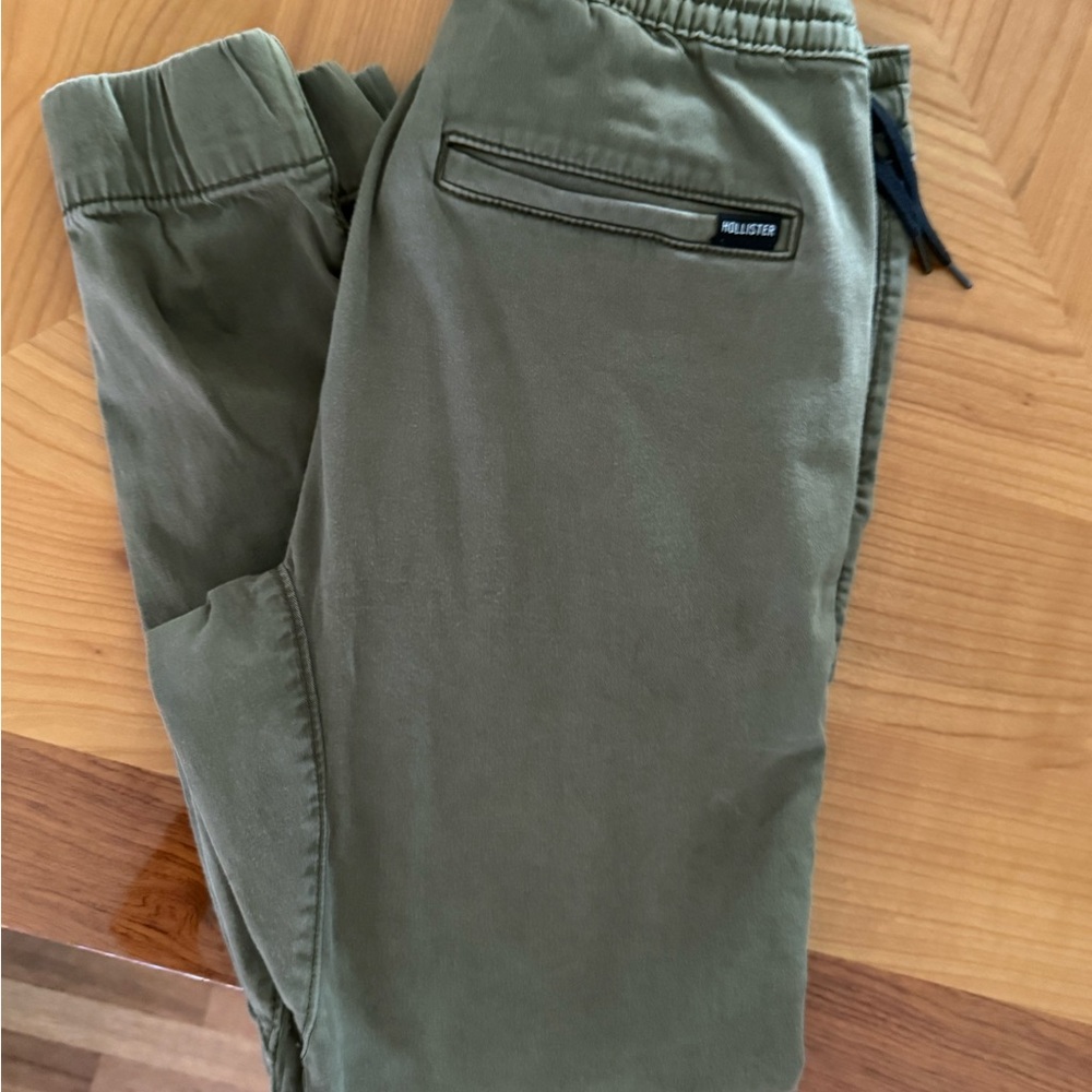 Hollister Men's Green Jogger Pants